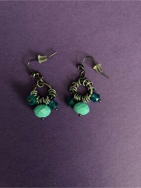 WOMENS EARRINGS LIKE NEW